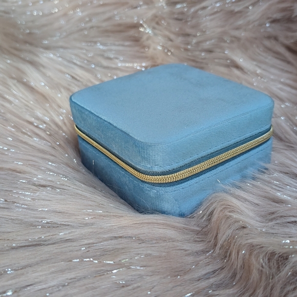 🆕Blue Velvet Jewelry Box - Picture 4 of 7